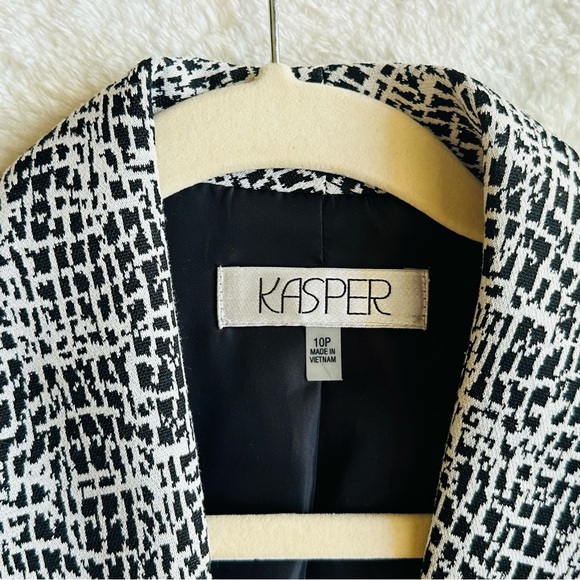 NWOT ~ Kasper Women's Black and White Lined Blazer - Picture 2 of 4